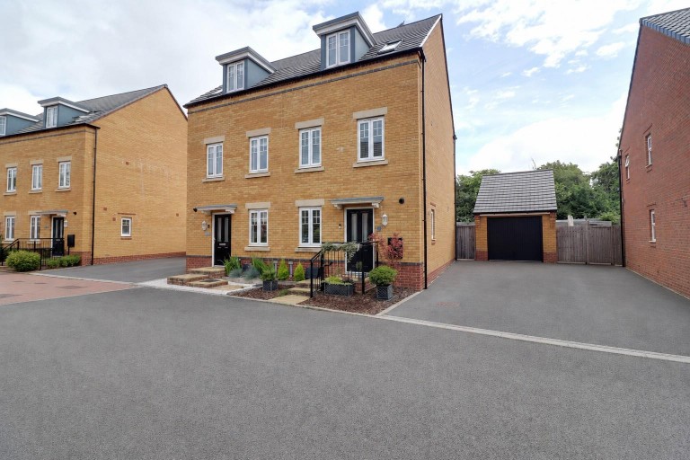 Charles Almond Close, Great Oldbury, Stonehouse