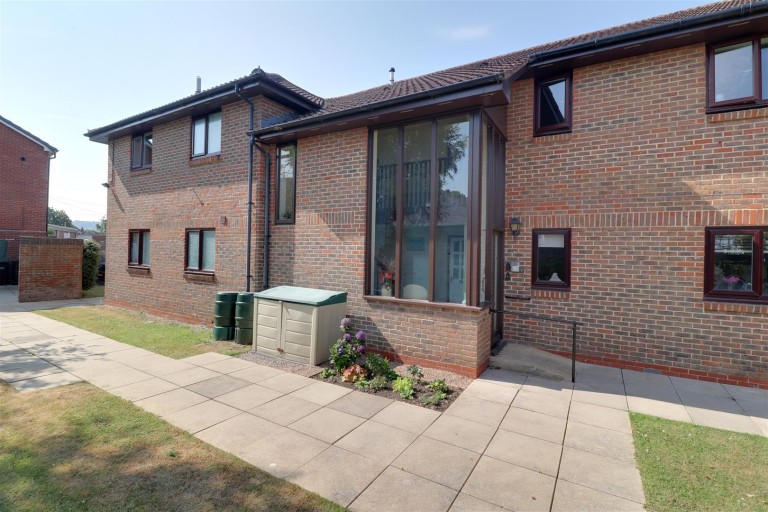 Orchard Court, Stonehouse