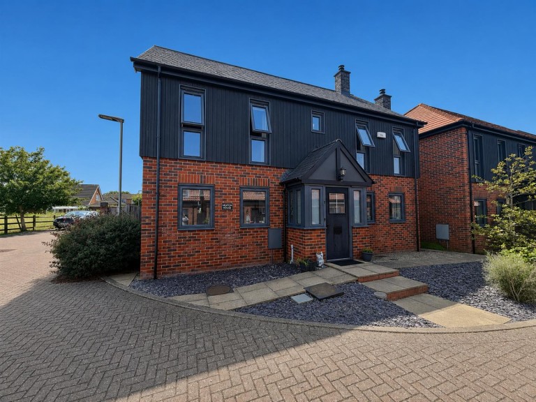Newark Court, Hempsted