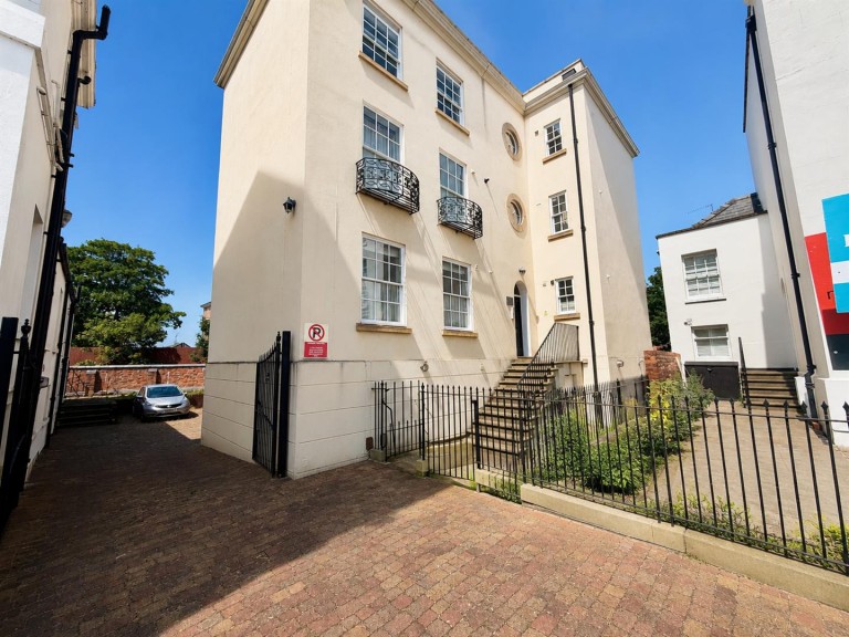 Brunswick Square, Gloucester, GL1