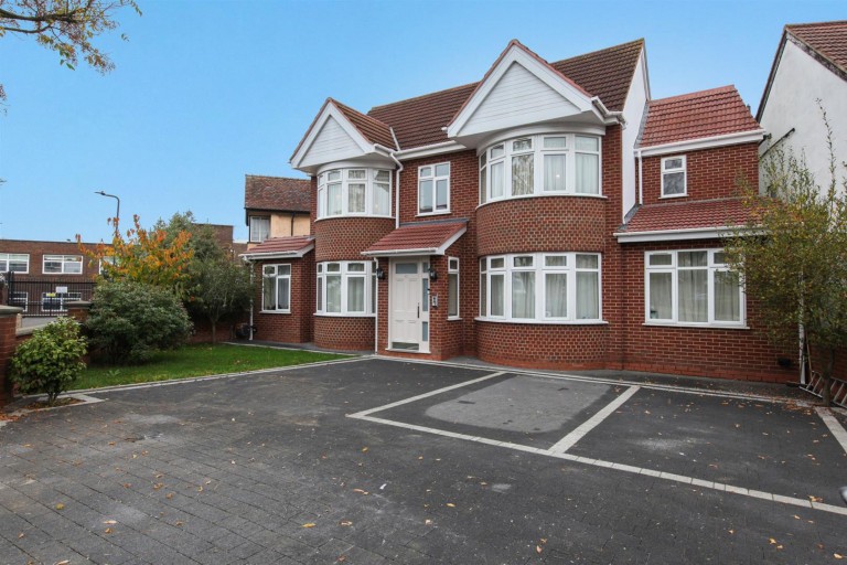 13 Hollycroft Avenue, Wembley Park