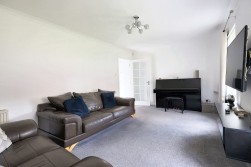 Kestrel Court, Coatbridge, ML5