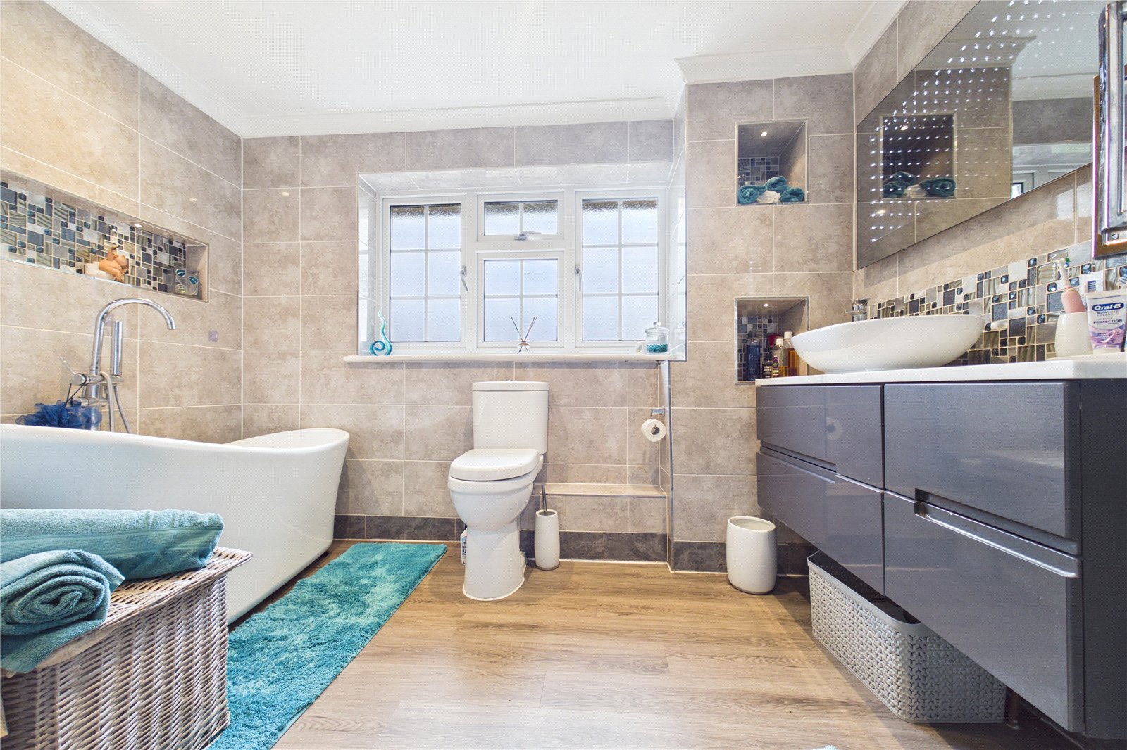 6 bedroom House for sale in Grazeley Green, Reading