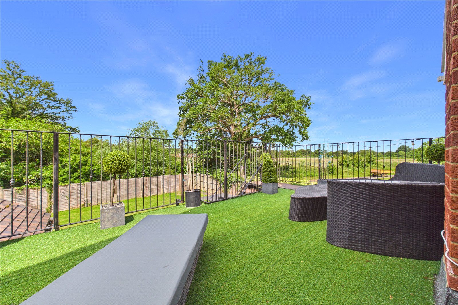 6 bedroom House for sale in Grazeley Green, Reading