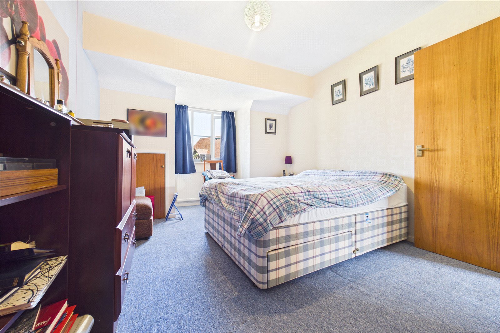 1 bedroom Flat for sale in Burghfield Common, Reading, Berkshire