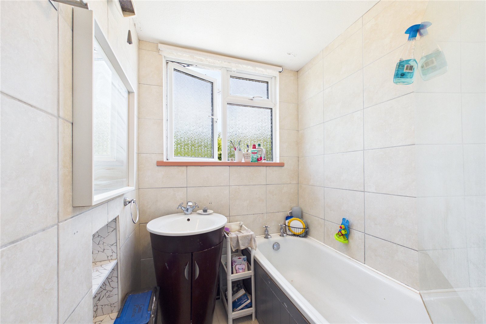 4 bedroom House to let in Burghfield Common, Reading, Berkshire