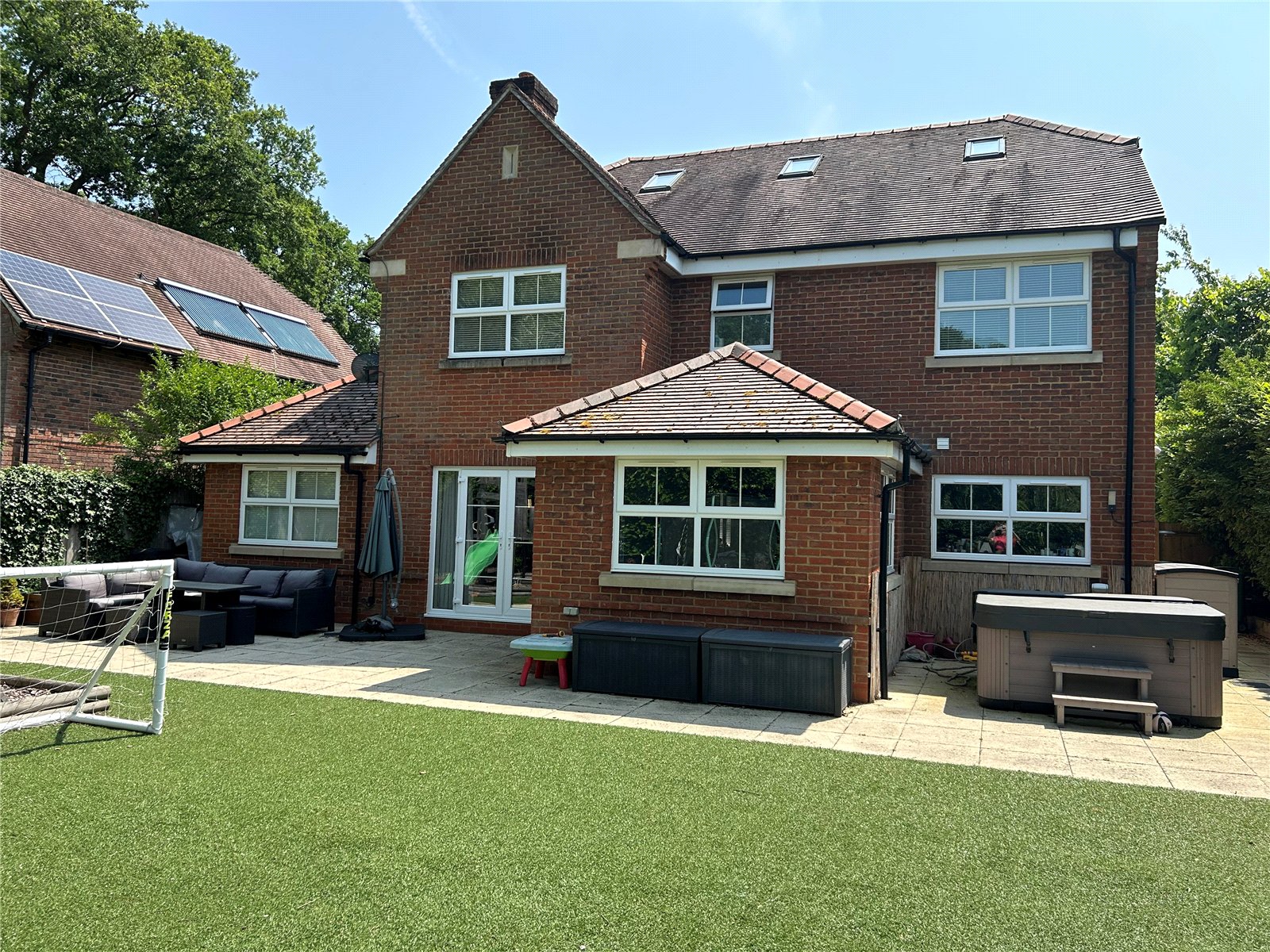 5 bedroom House for sale in Mortimer, Reading