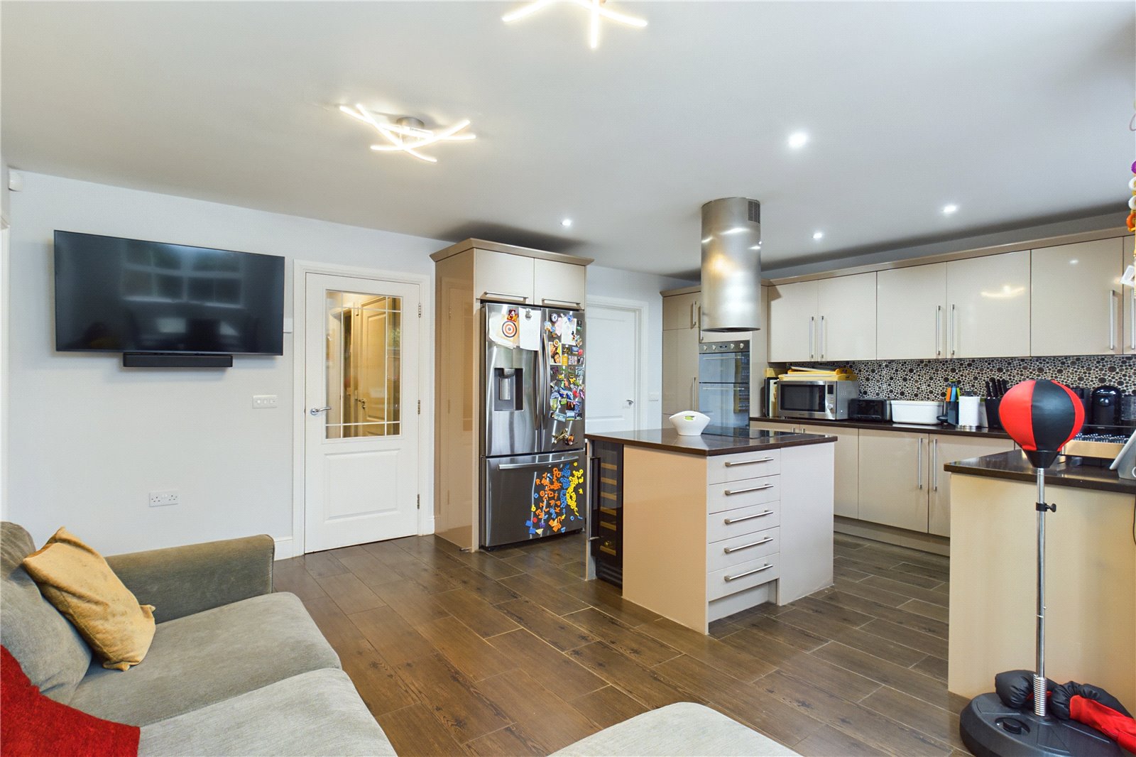 5 bedroom House for sale in Mortimer, Reading
