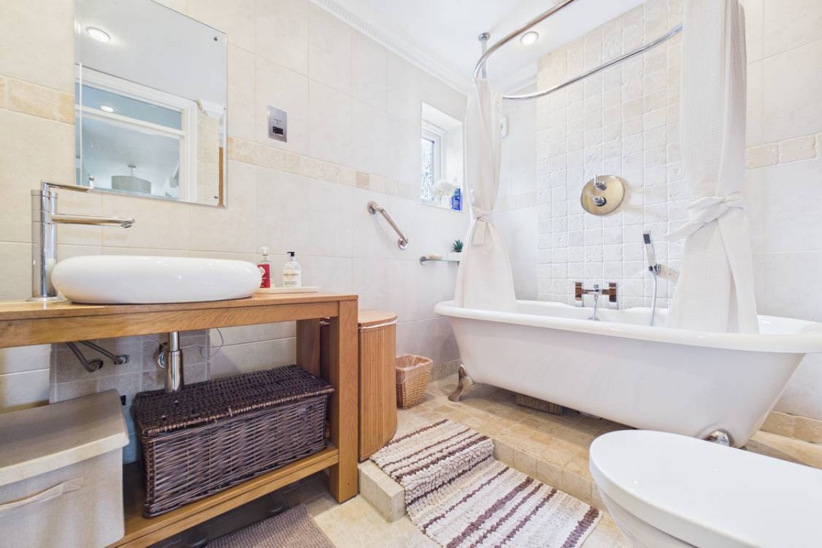 Burghfield Common, Reading, Berkshire