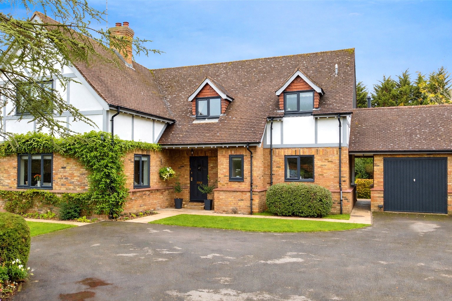 5 bedroom House for sale in Burghfield, Reading