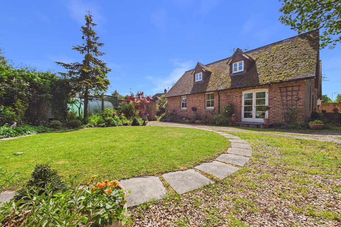 4 bedroom House for sale in Burghfield, Reading, Berkshire