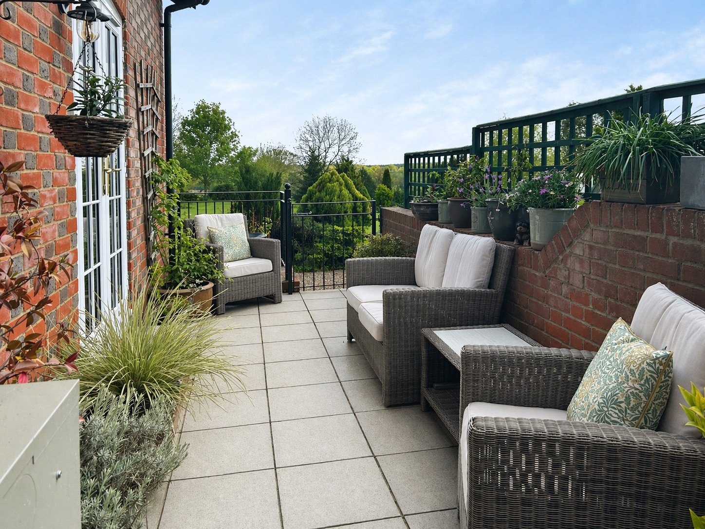 3 bedroom House for sale in The Street, Mortimer, Reading