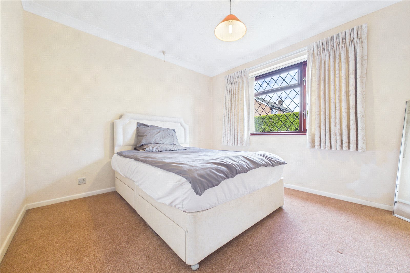 3 bedroom Bungalow for sale in Burghfield Common, Reading, Berkshire