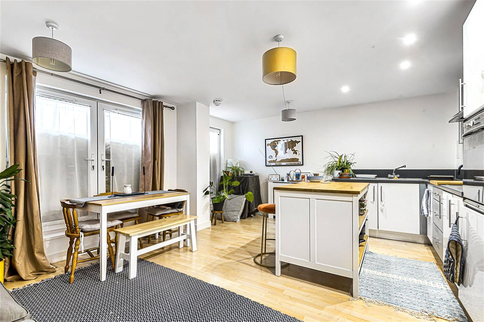 2 bedroom Flat to let in Basingstoke, Hampshire