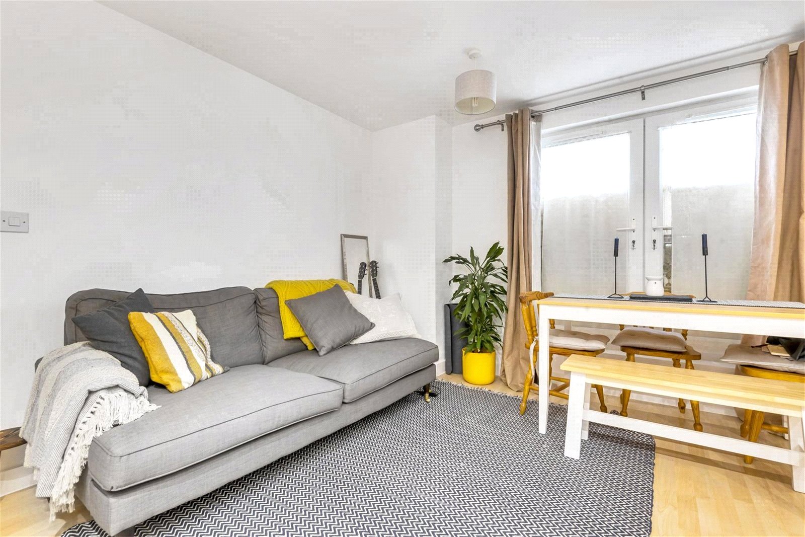2 bedroom Flat to let in Basingstoke, Hampshire