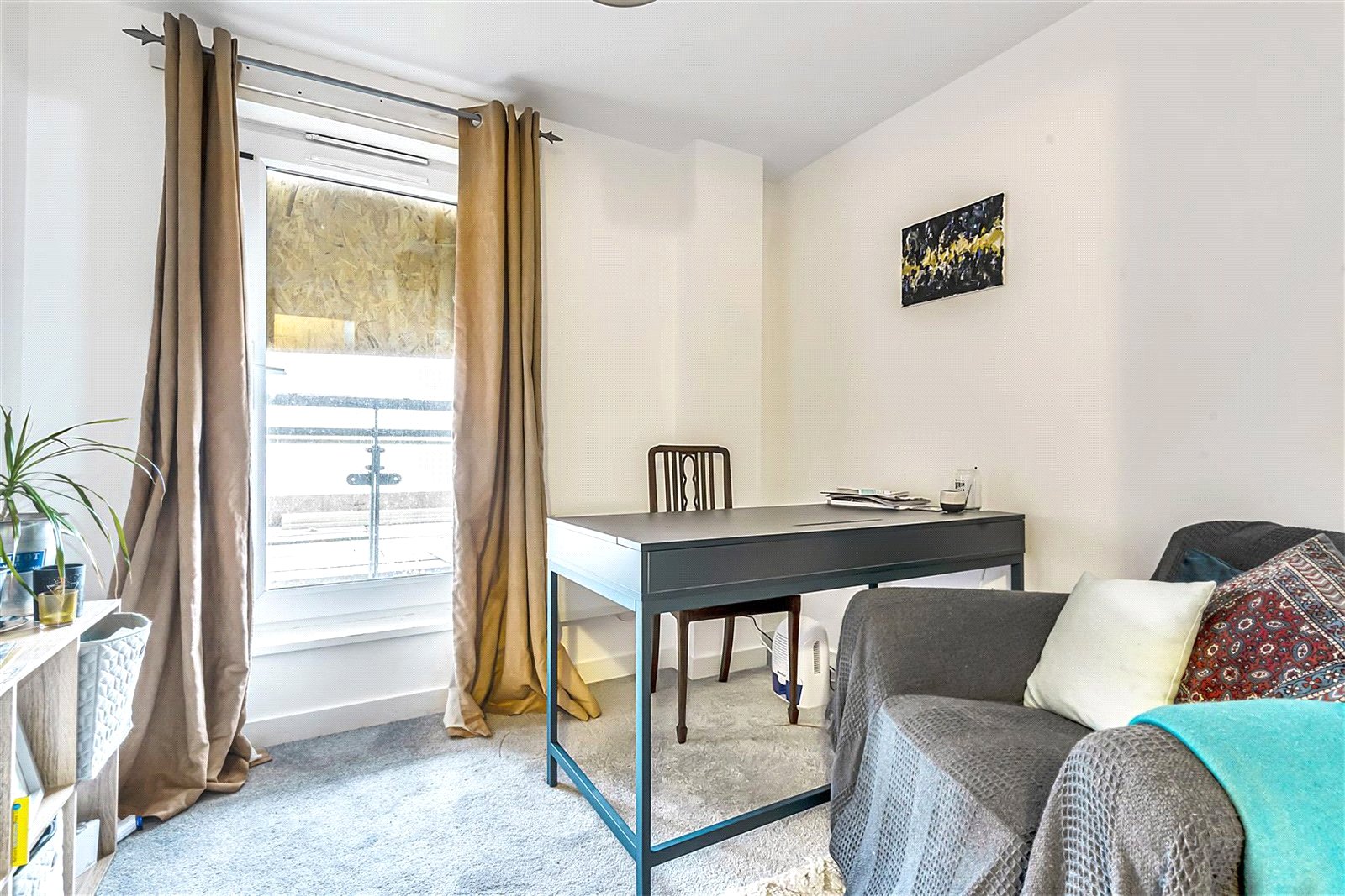 2 bedroom Flat to let in Basingstoke, Hampshire