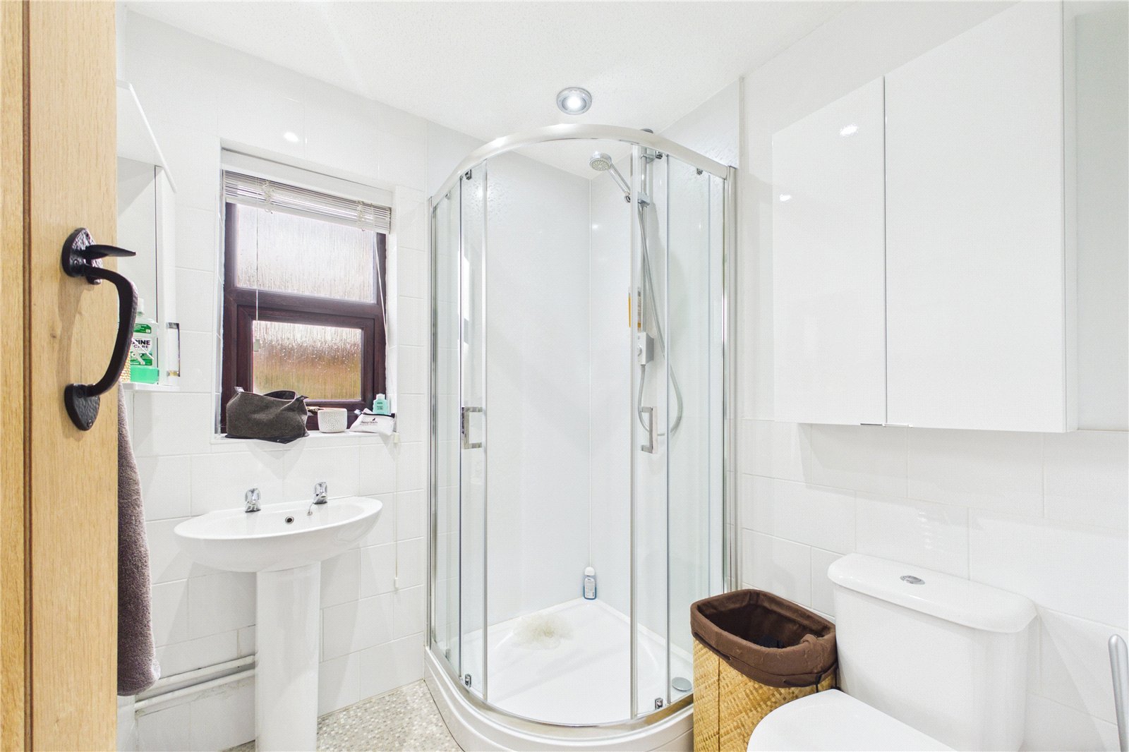 2 bedroom Bungalow to let in Riseley, Reading, Berkshire