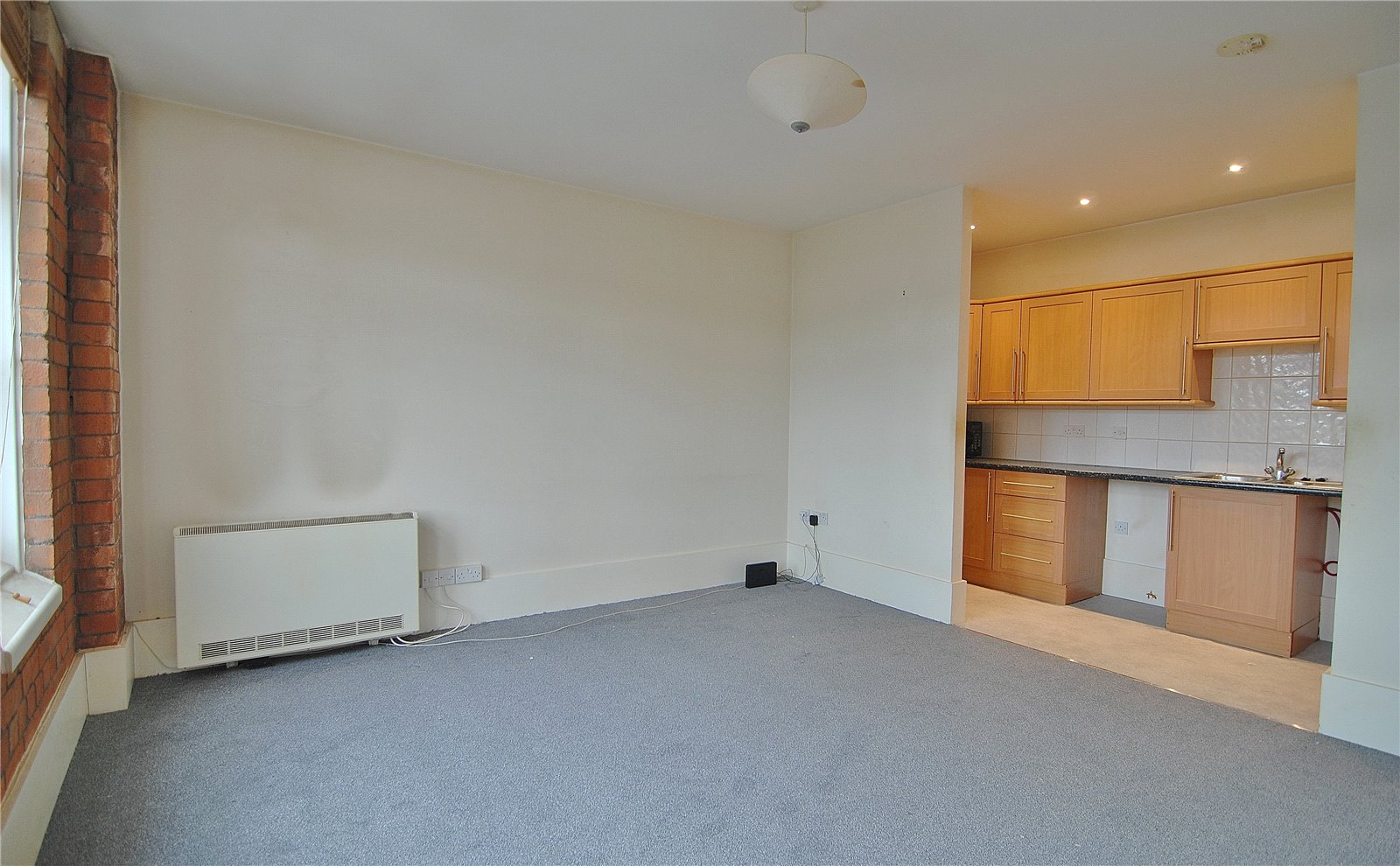 2 bedroom Flat to let in Cheapside, Stroud, Gloucestershire