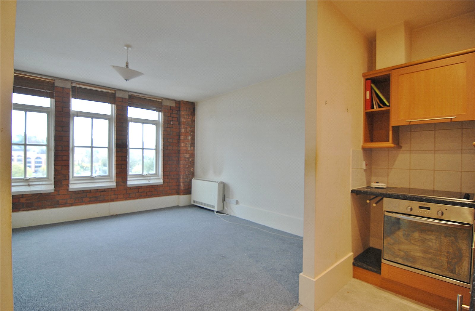 2 bedroom Flat to let in Cheapside, Stroud, Gloucestershire