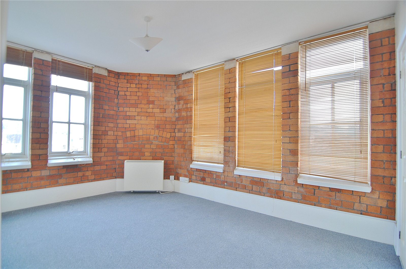 2 bedroom Flat to let in Cheapside, Stroud, Gloucestershire