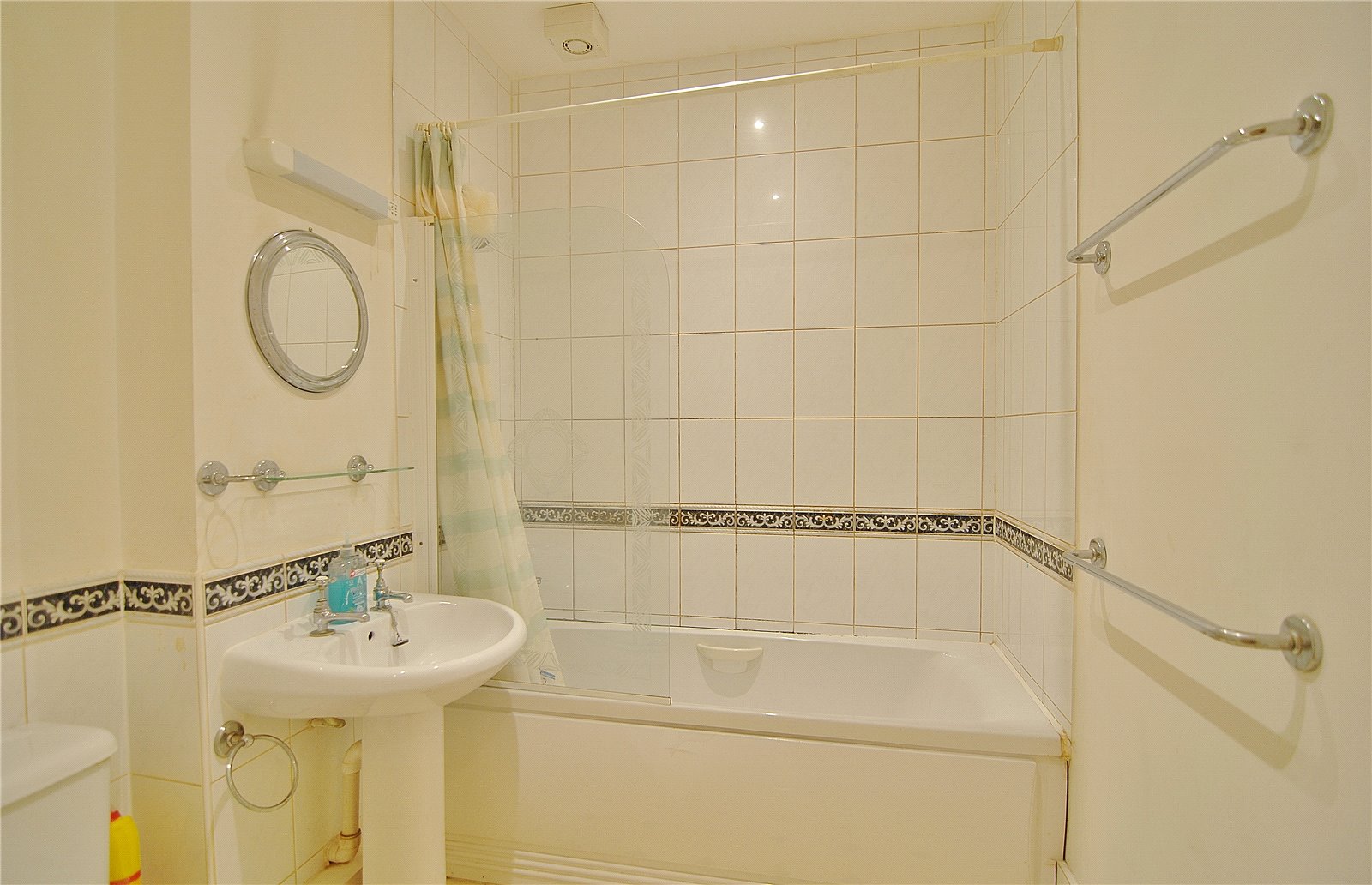 2 bedroom Flat to let in Cheapside, Stroud, Gloucestershire