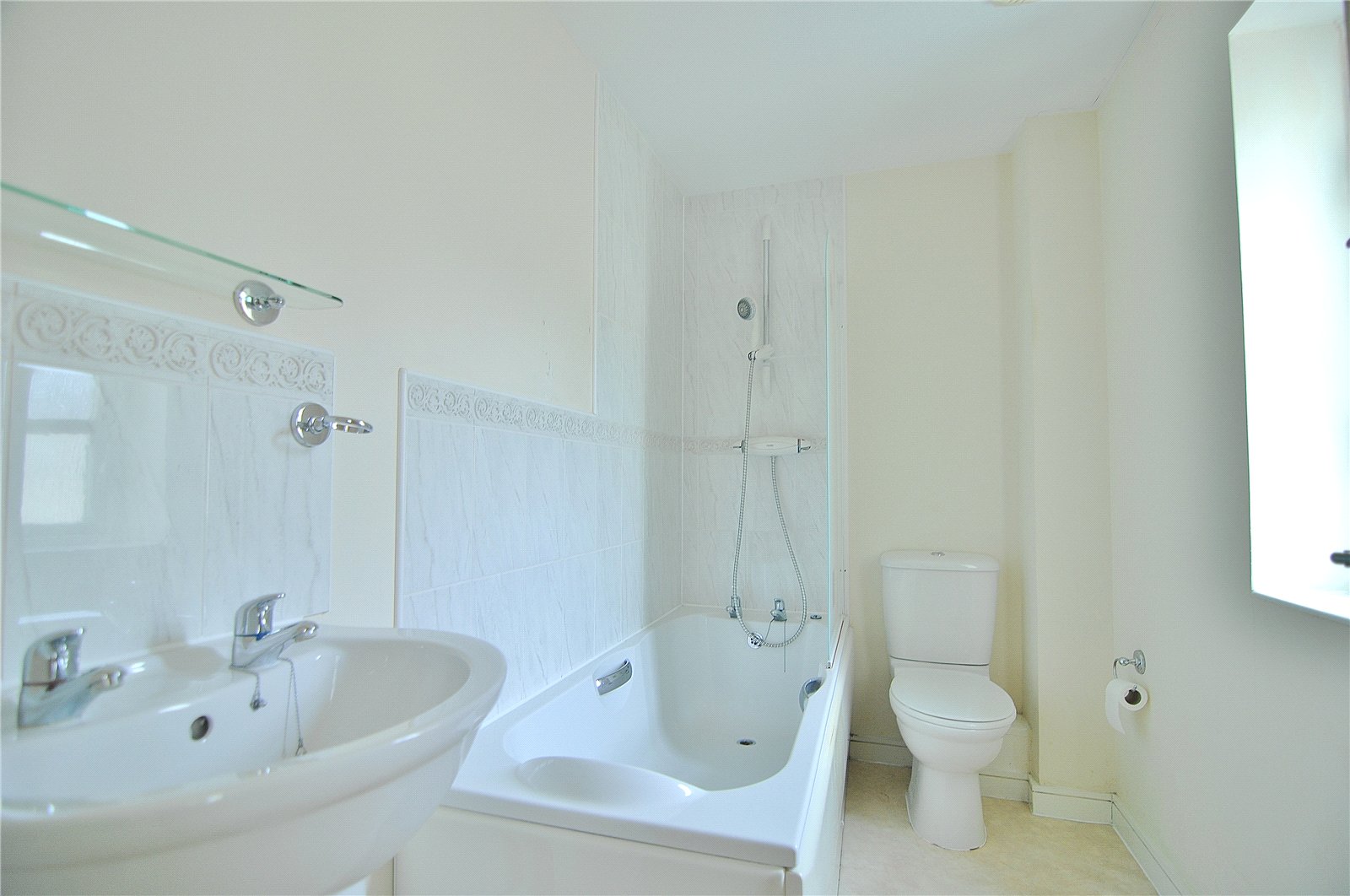 2 bedroom Flat to let in Ebley, Stroud, Gloucestershire