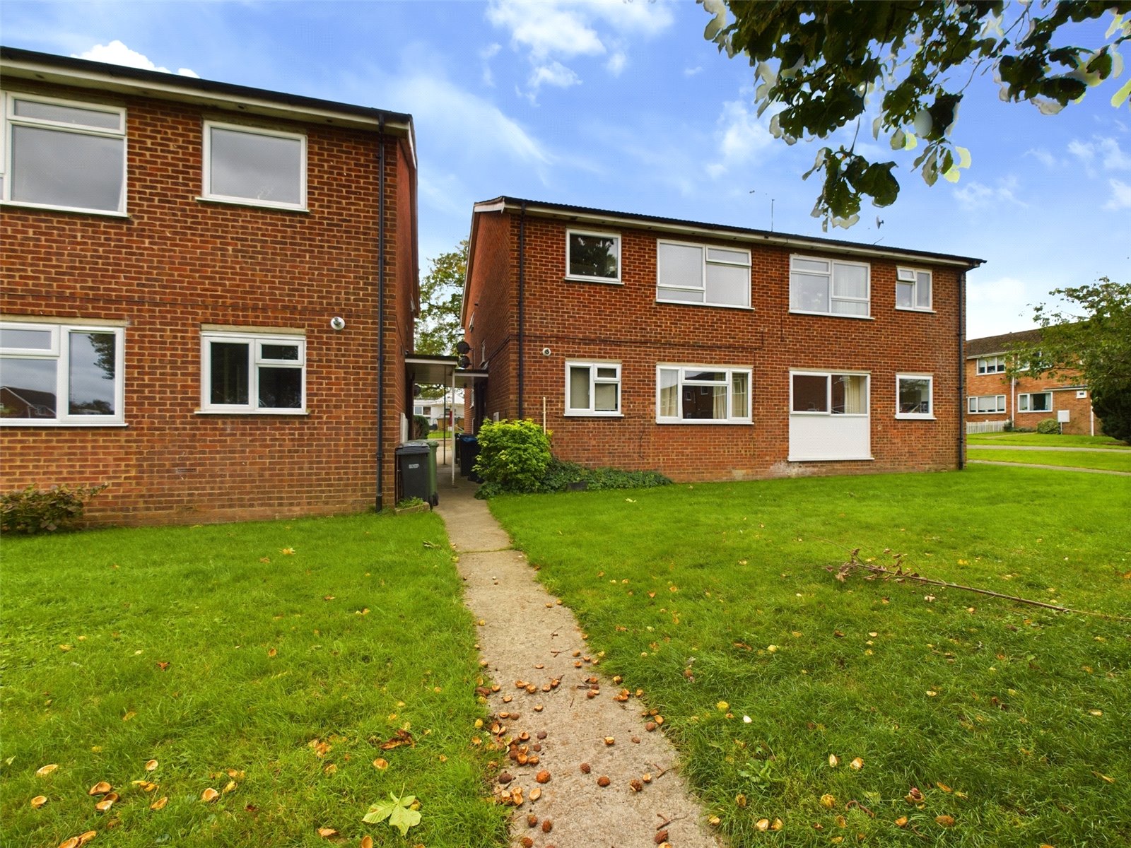 2 bedroom Flat to let in Thame, Oxfordshire