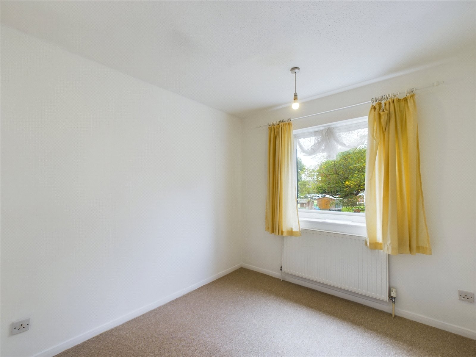 2 bedroom Flat to let in Thame, Oxfordshire