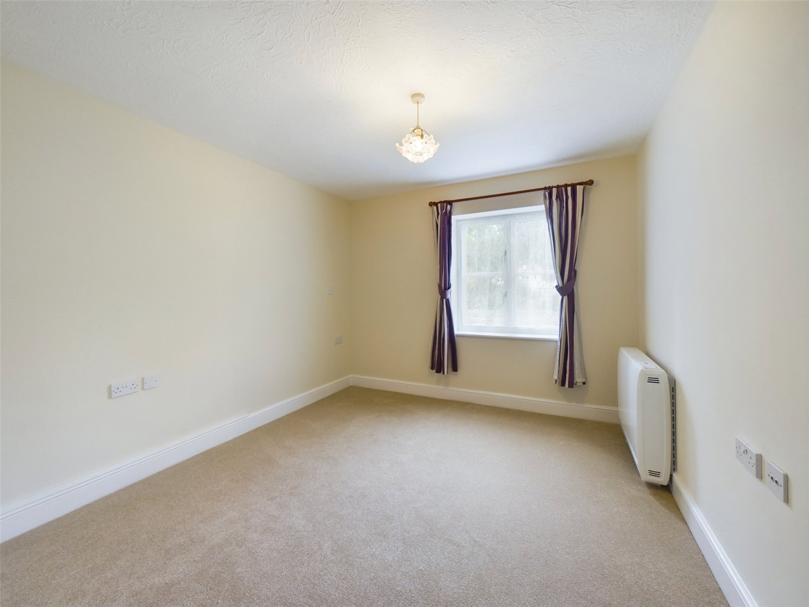 2 bedroom Flat to let in Chinnor, Oxfordshire