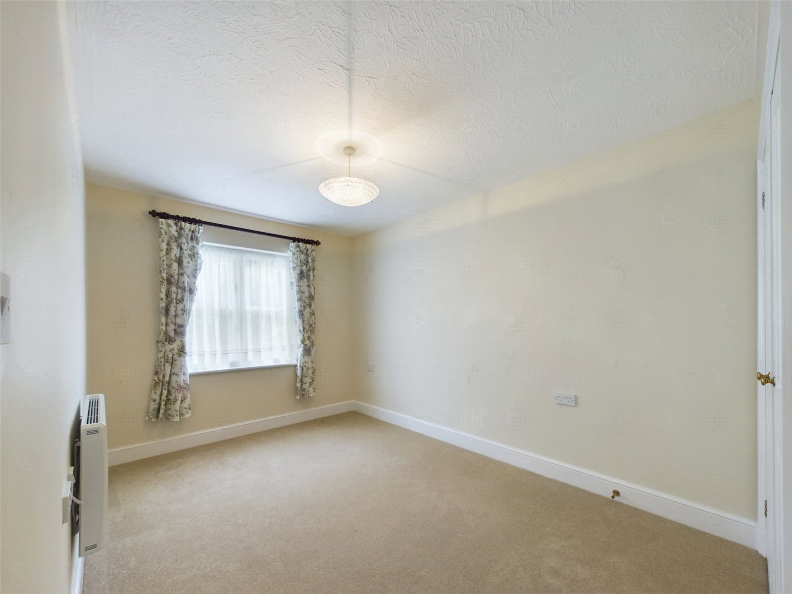 2 bedroom Flat to let in Chinnor, Oxfordshire