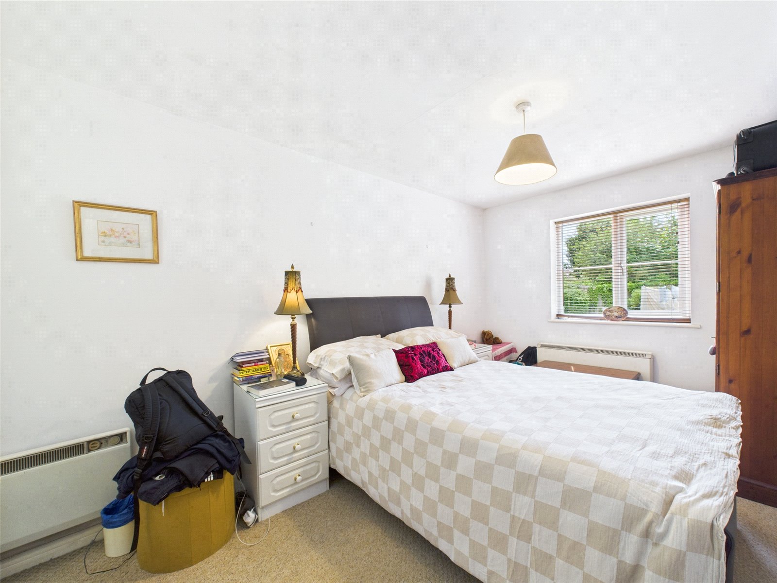 1 bedroom Flat for sale in Haddenham, Aylesbury, Buckinghamshire
