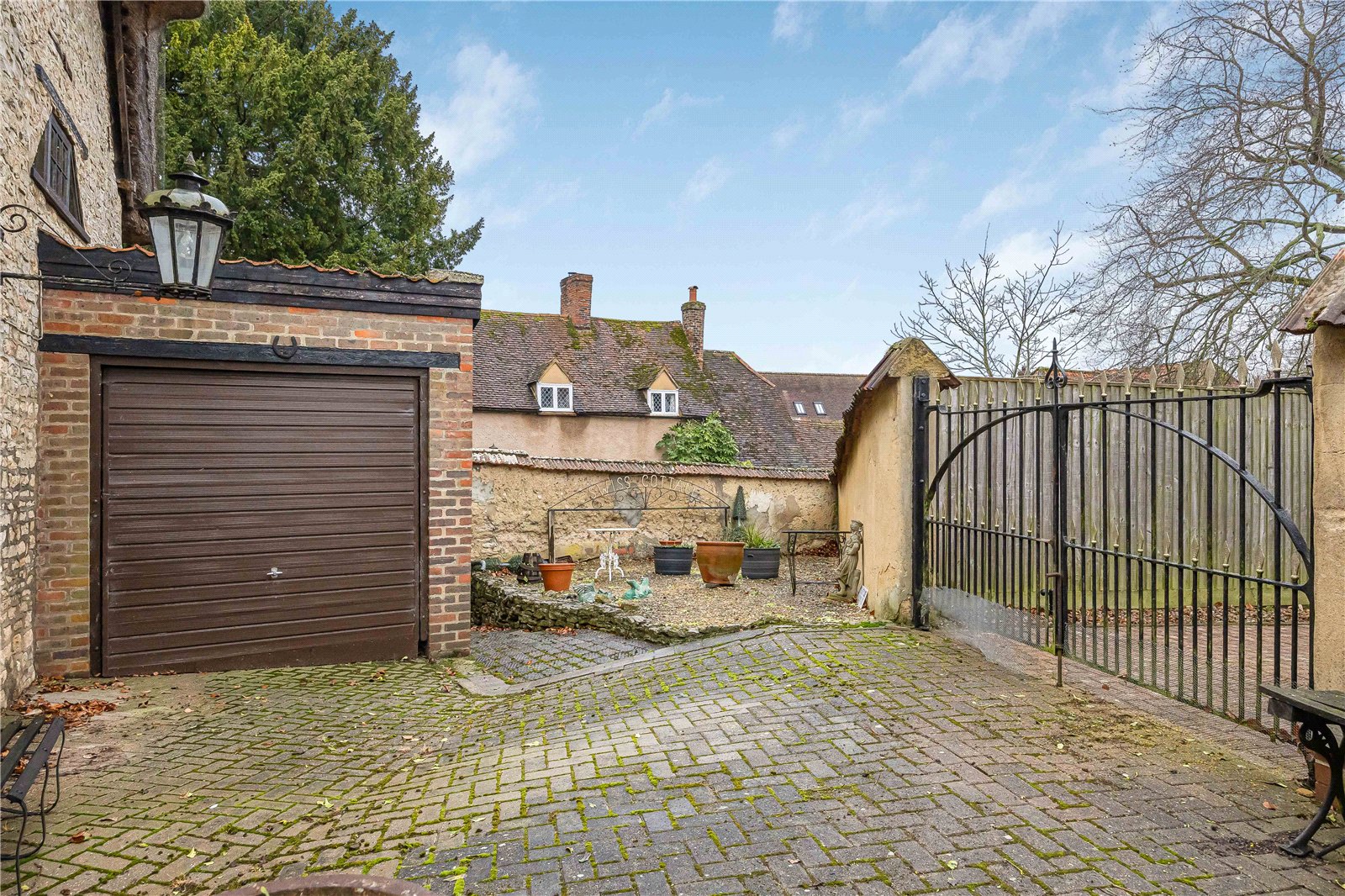 3 bedroom House for sale in Haddenham, Aylesbury, Buckinghamshire