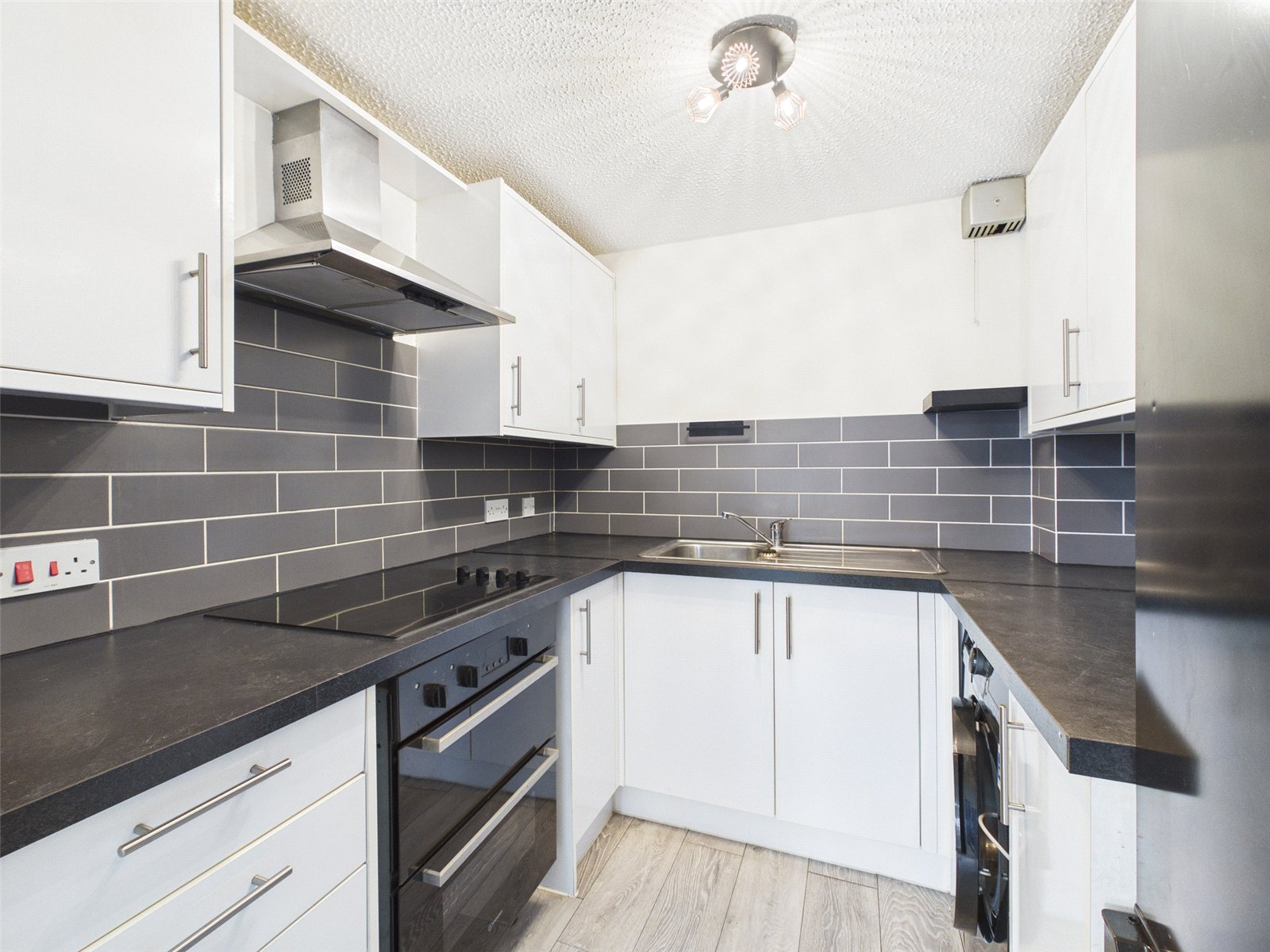 2 bedroom Flat for sale in Stokenchurch, High Wycombe, Buckinghamshire