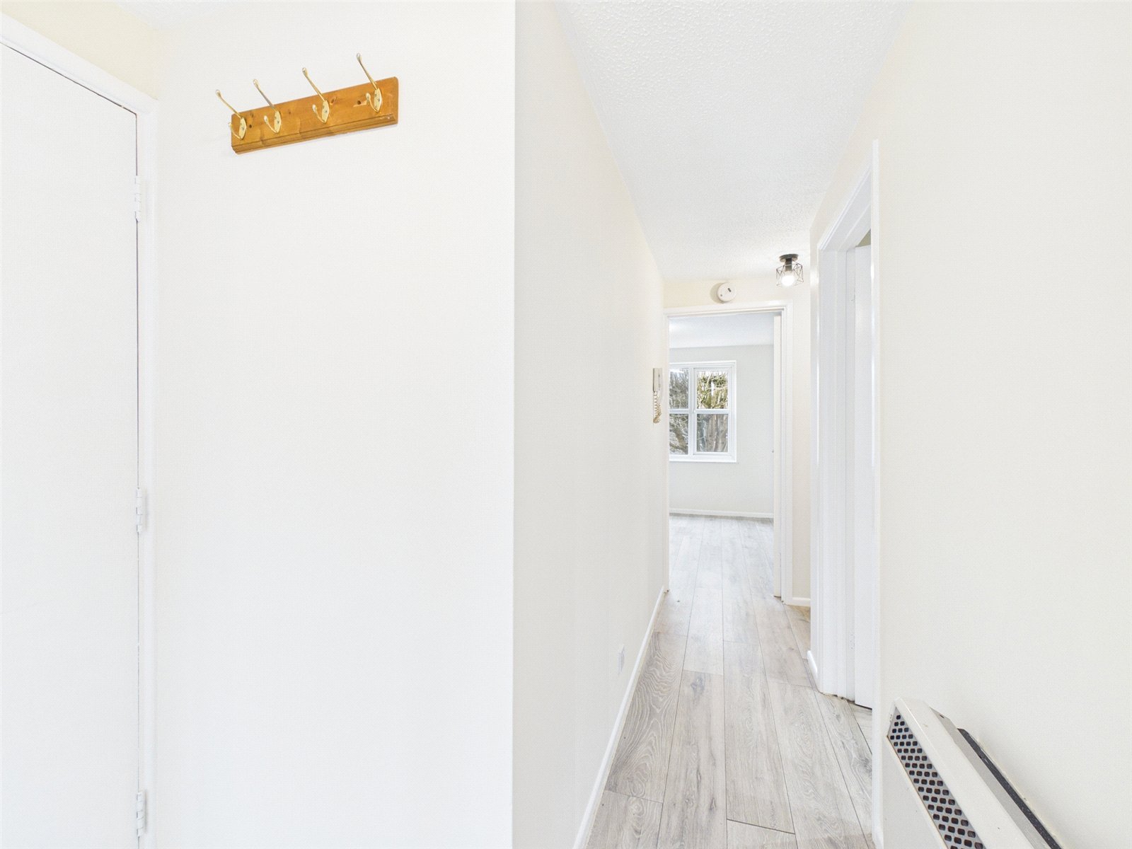 2 bedroom Flat for sale in Stokenchurch, High Wycombe, Buckinghamshire