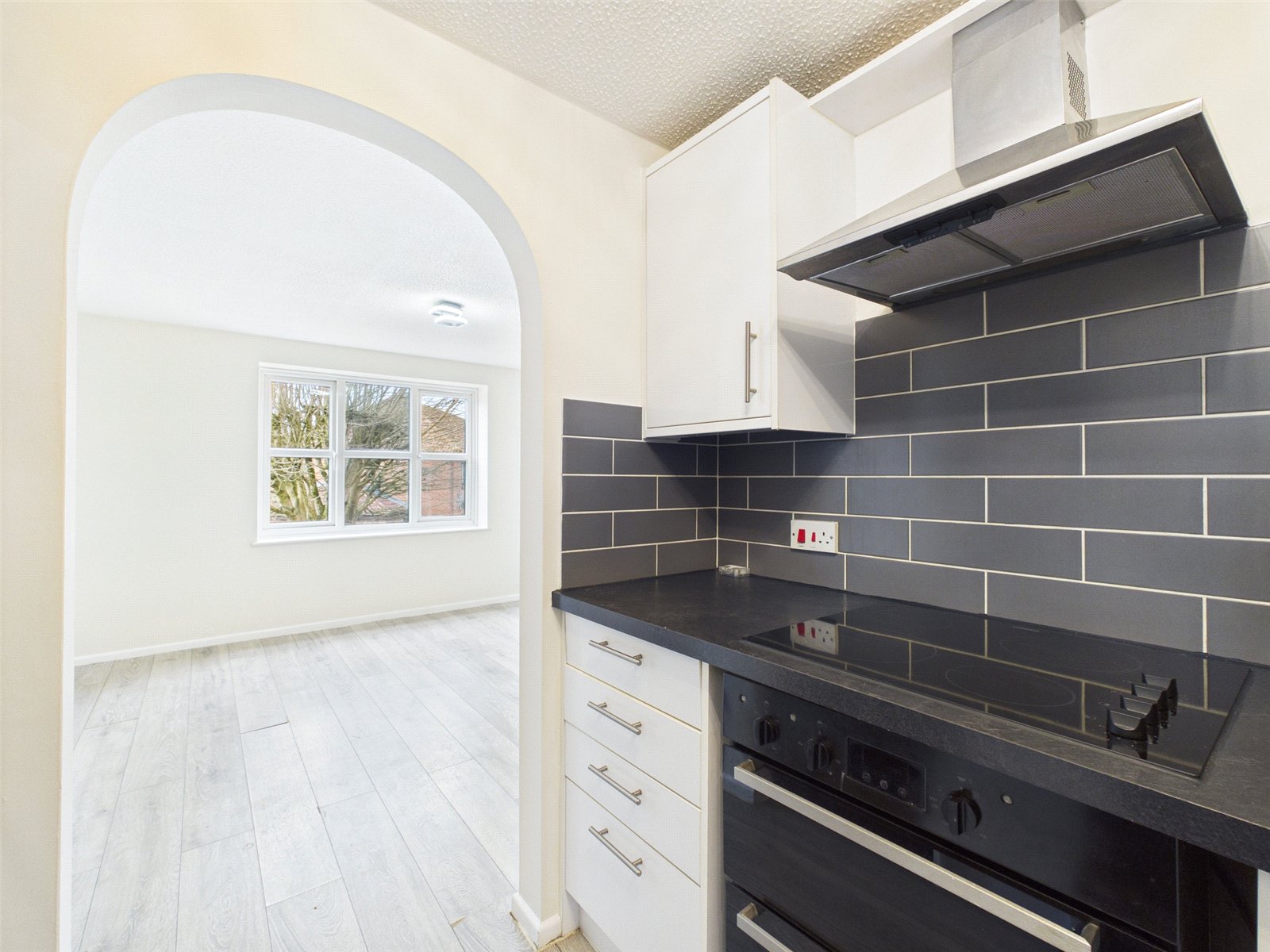 2 bedroom Flat for sale in Stokenchurch, High Wycombe, Buckinghamshire