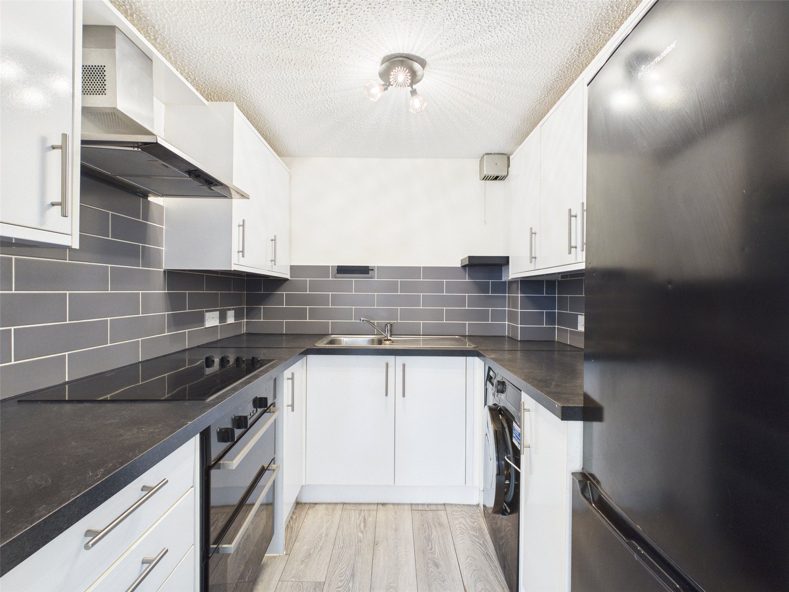 2 bedroom Flat for sale in Stokenchurch, High Wycombe, Buckinghamshire