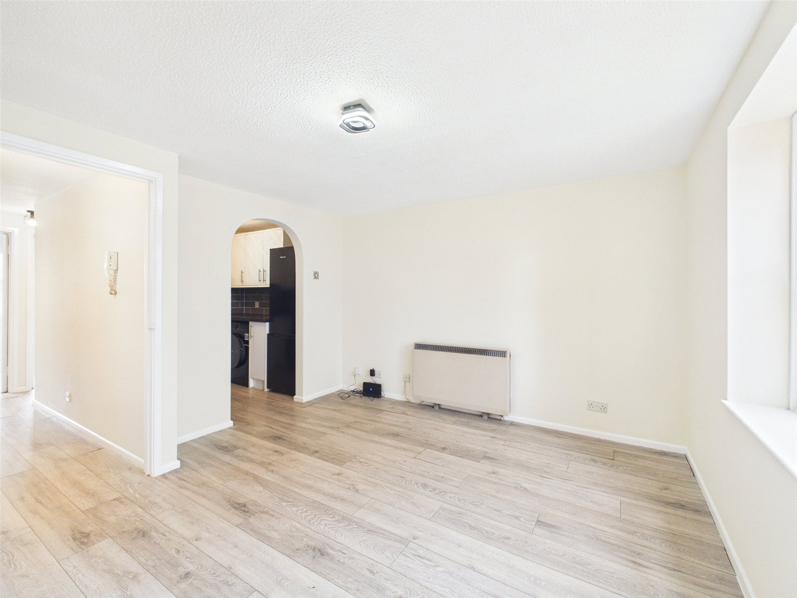 2 bedroom Flat for sale in Stokenchurch, High Wycombe, Buckinghamshire