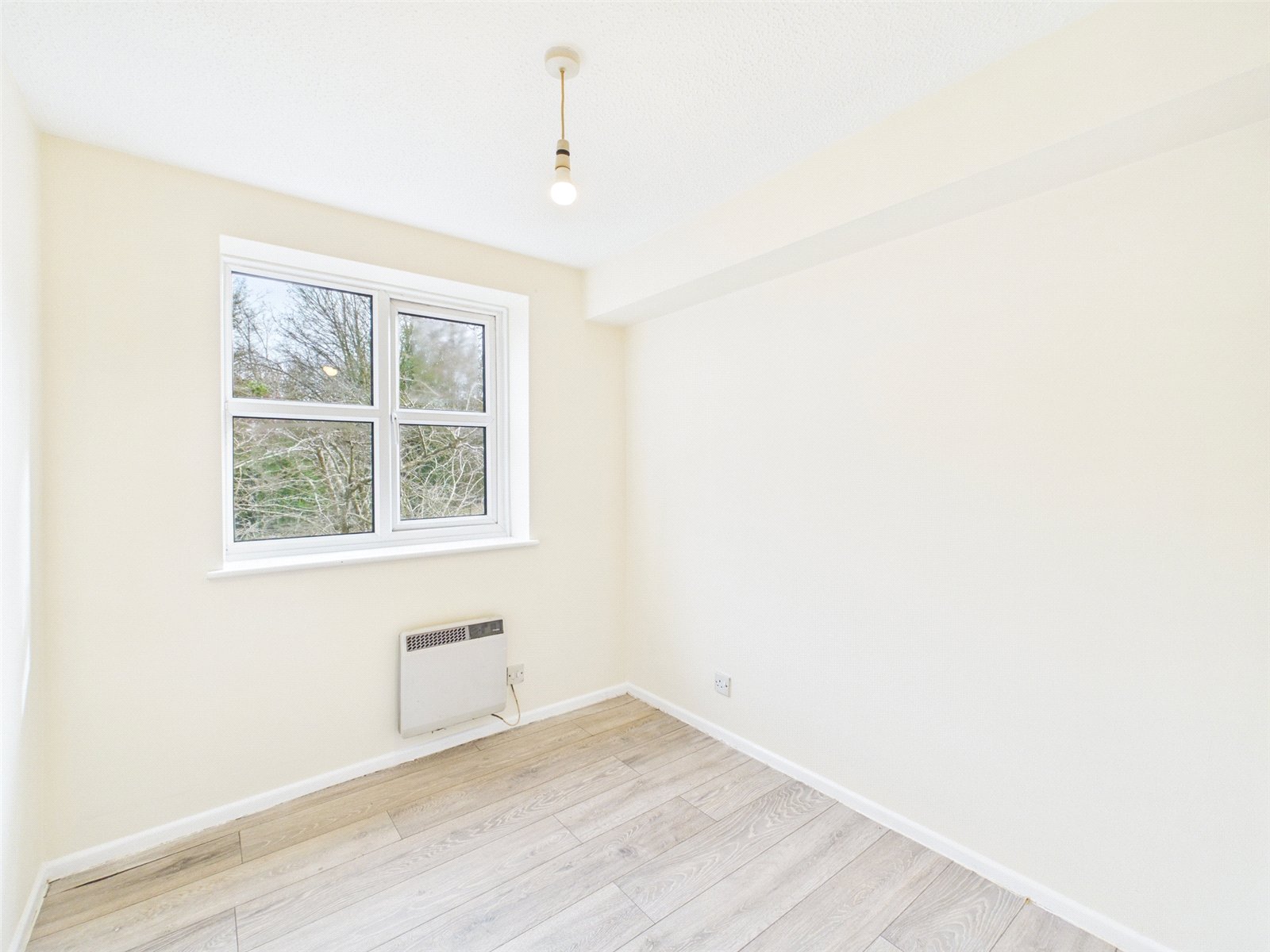 2 bedroom Flat for sale in Stokenchurch, High Wycombe, Buckinghamshire