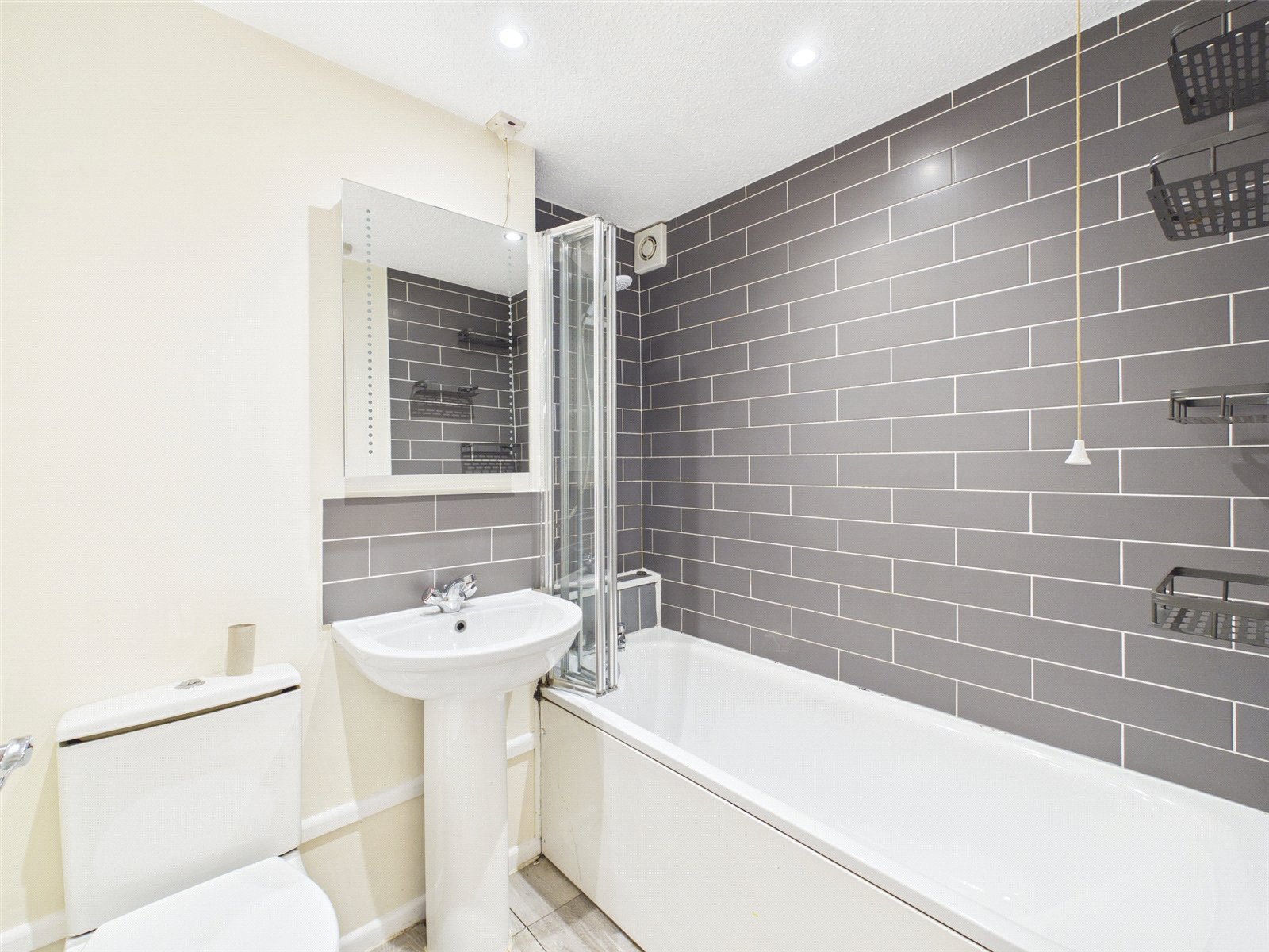 2 bedroom Flat for sale in Stokenchurch, High Wycombe, Buckinghamshire