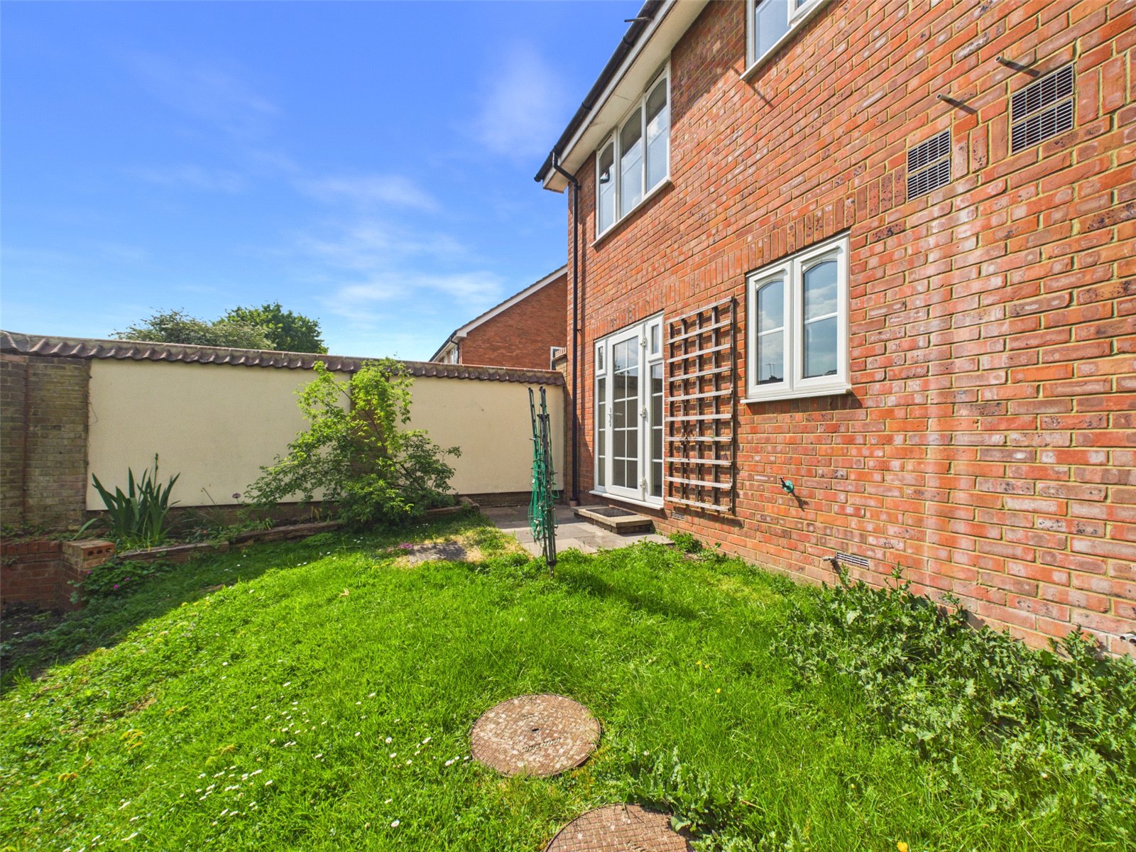 1 bedroom Flat for sale in Haddenham, Aylesbury, Buckinghamshire