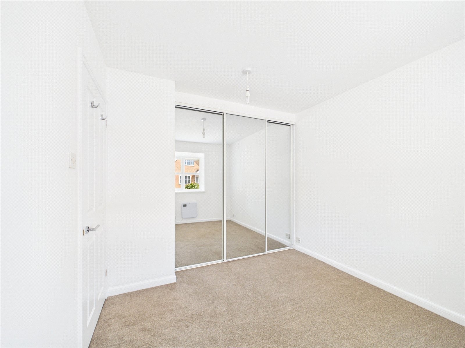 1 bedroom Flat for sale in Haddenham, Aylesbury, Buckinghamshire
