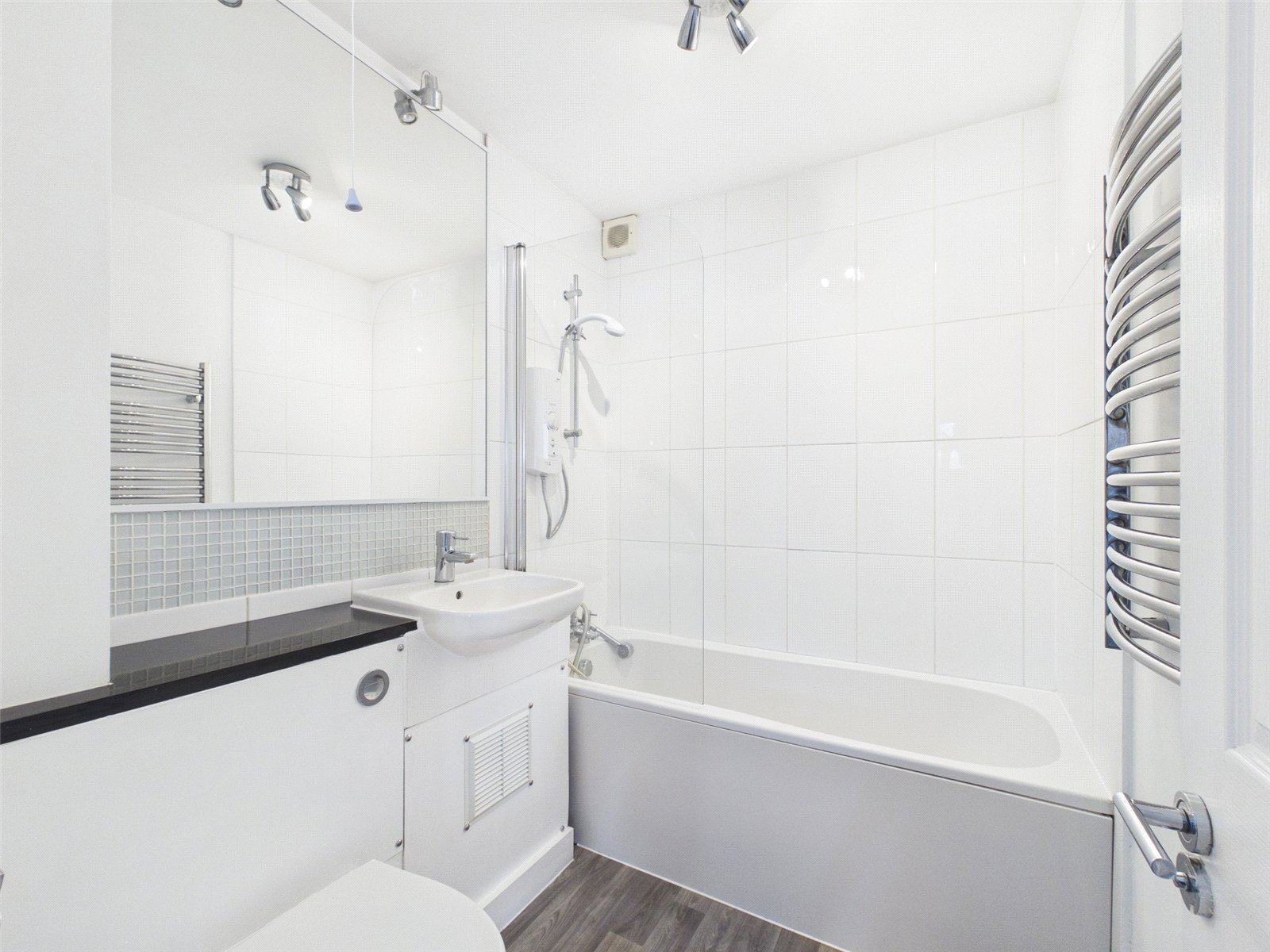 1 bedroom Flat for sale in Haddenham, Aylesbury, Buckinghamshire