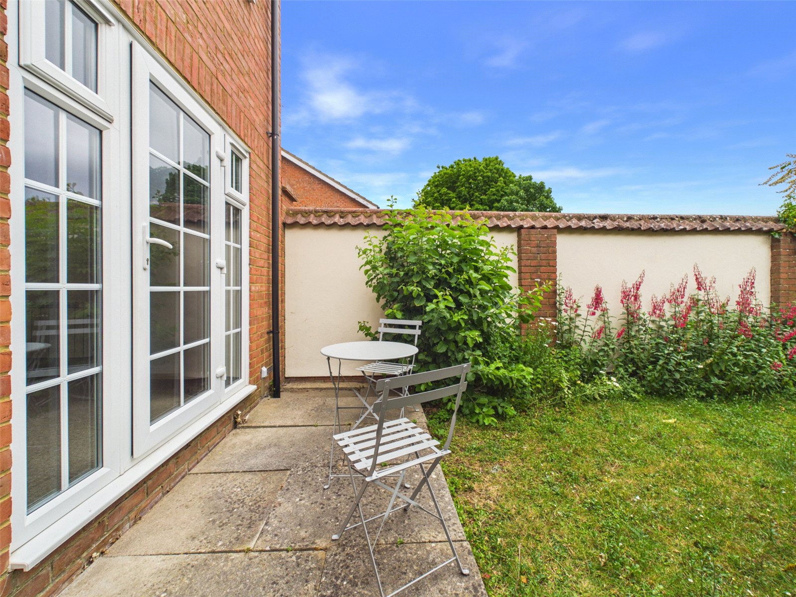 1 bedroom Flat to let in Haddenham, Aylesbury, Buckinghamshire