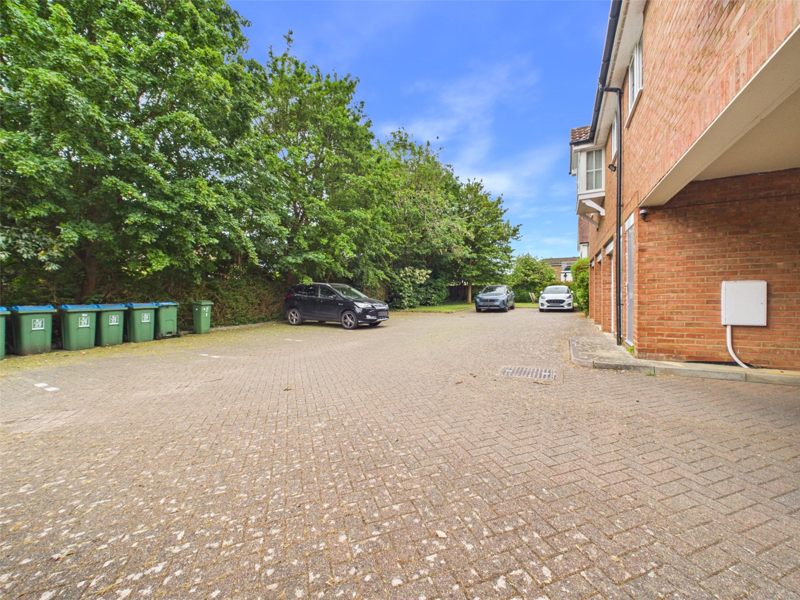 1 bedroom Flat to let in Haddenham, Aylesbury, Buckinghamshire