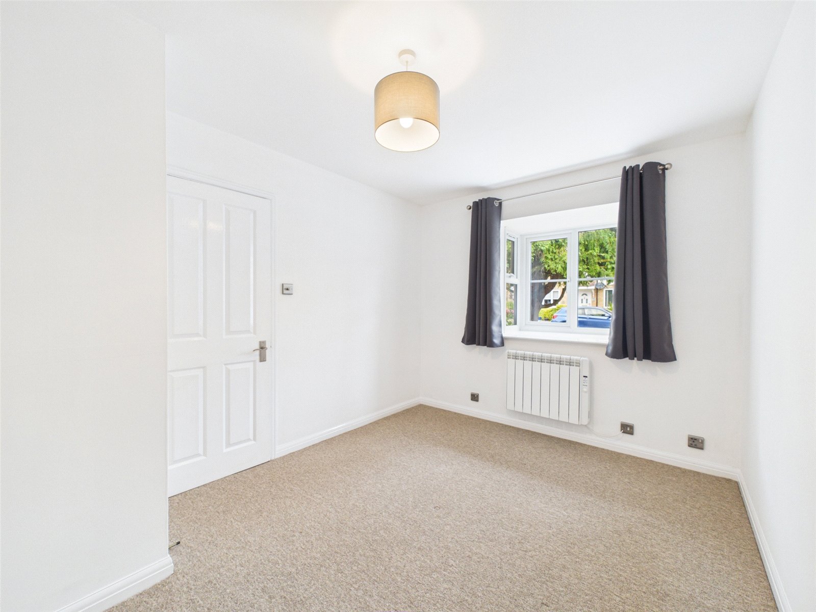 1 bedroom Flat to let in Haddenham, Aylesbury, Buckinghamshire
