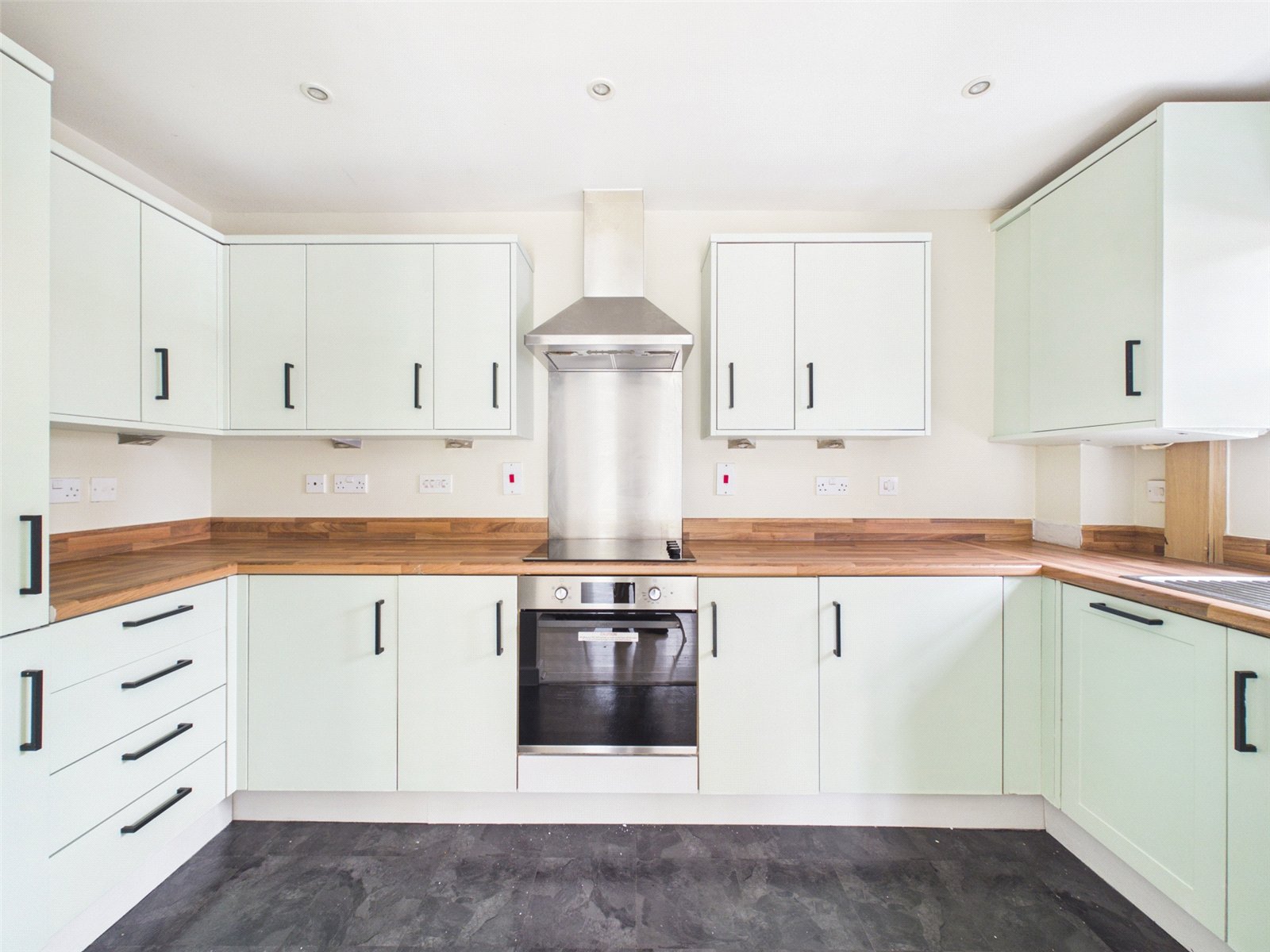 2 bedroom Flat to let in Chinnor, Oxfordshire