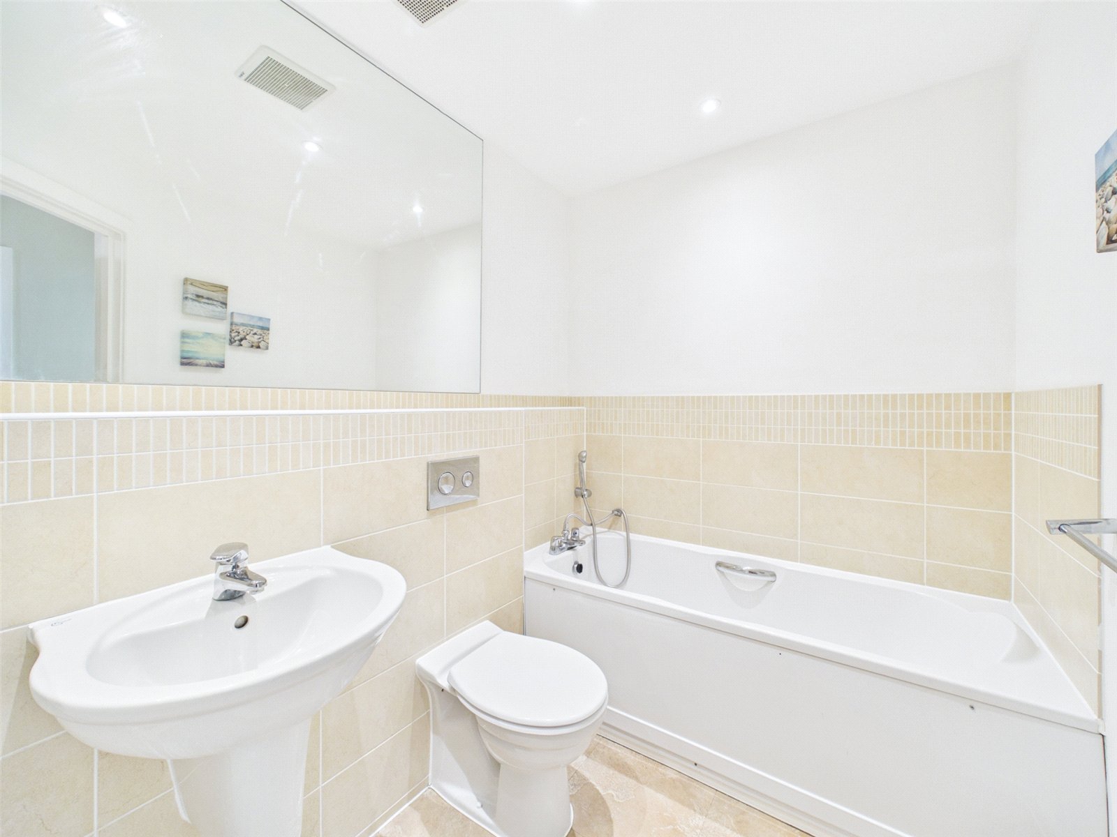 2 bedroom Flat to let in Chinnor, Oxfordshire