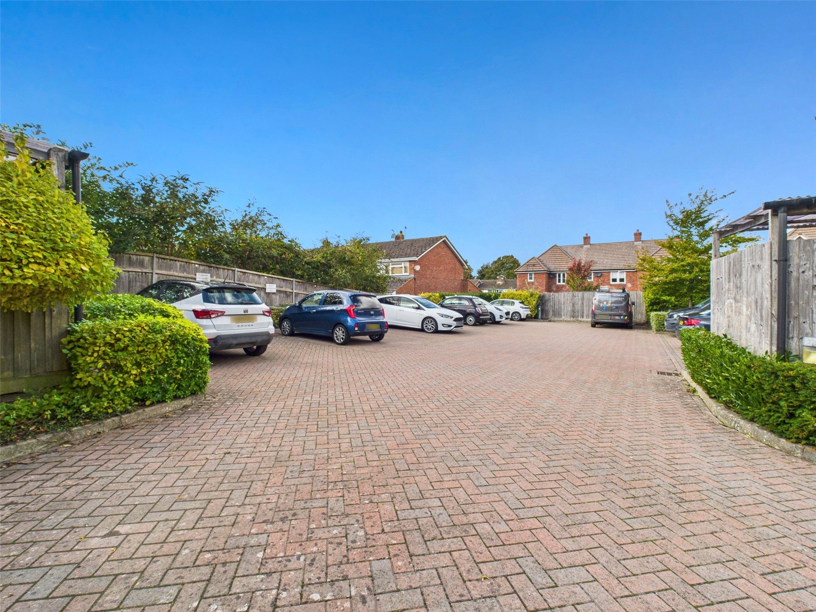 2 bedroom Flat to let in Chinnor, Oxfordshire