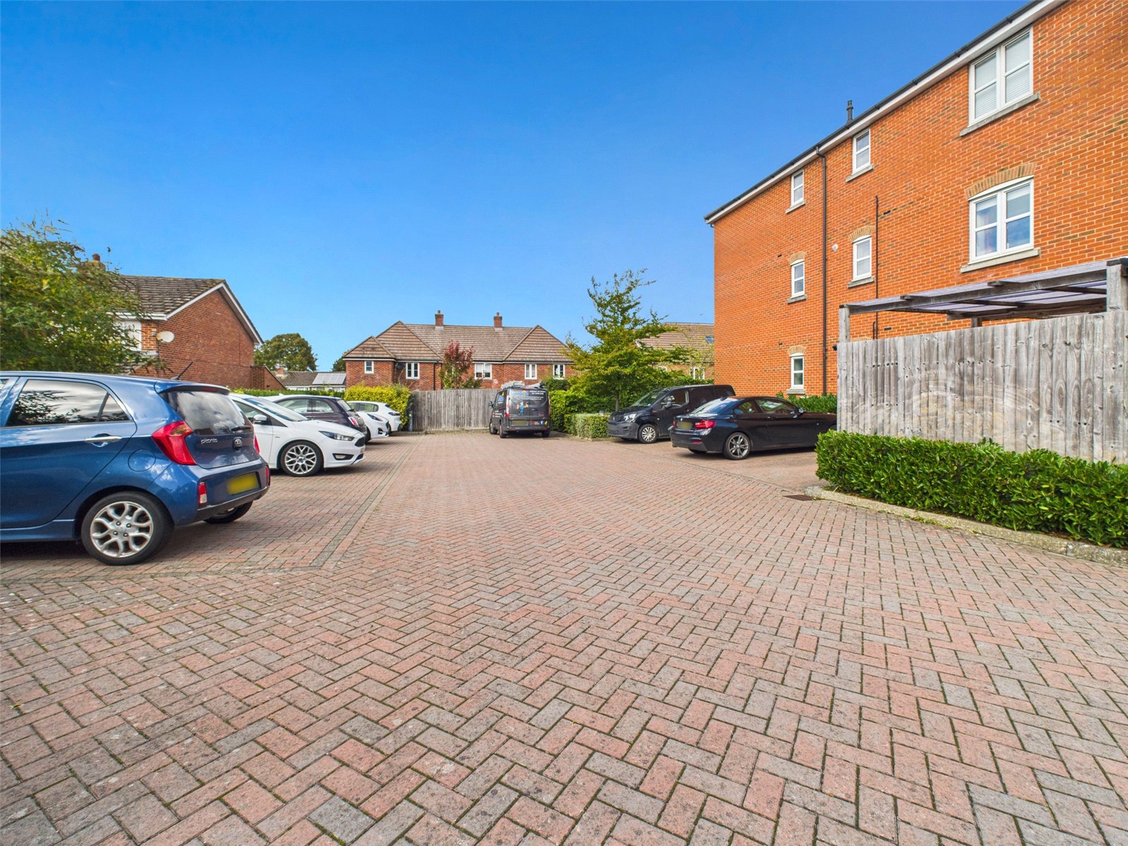 2 bedroom Flat to let in Chinnor, Oxfordshire