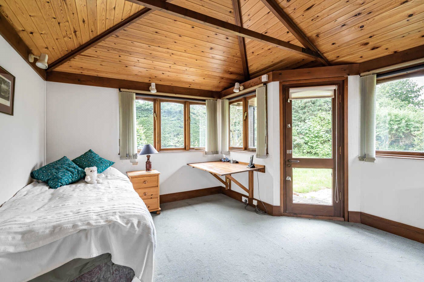 3 bedroom Bungalow for sale in Haddenham, Aylesbury, Buckinghamshire